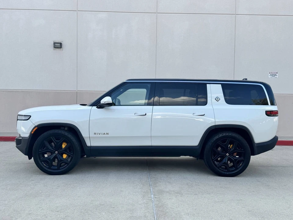 2022 Rivian R1S - Image 2 of 12