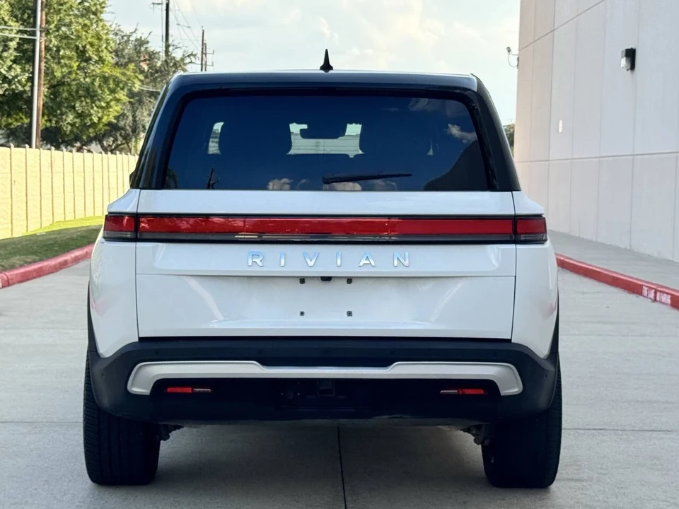 2022 Rivian R1S - Image 4 of 12