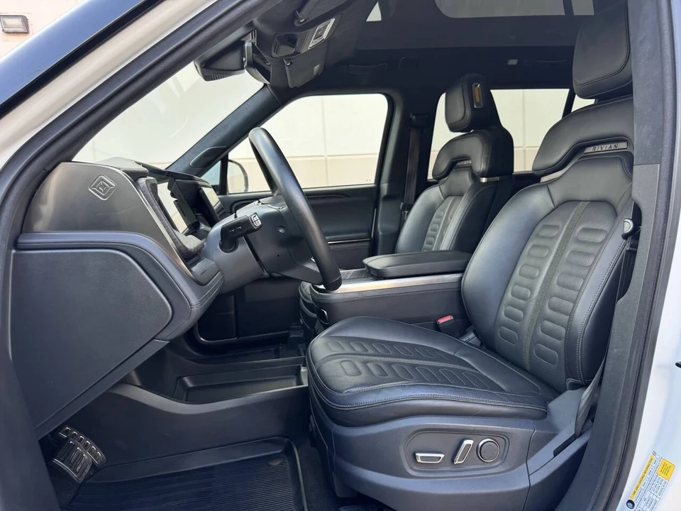 2022 Rivian R1S - Image 12 of 12