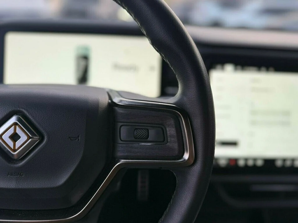 2022 Rivian R1S - Image 12 of 21