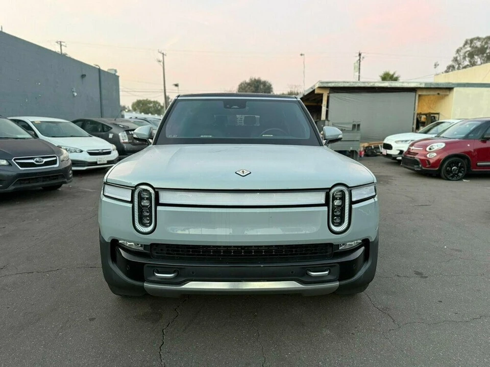 2022 Rivian R1S - Image 2 of 21