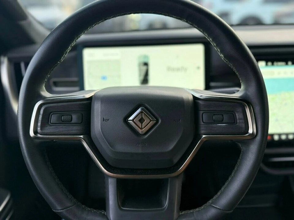 2022 Rivian R1S - Image 10 of 21