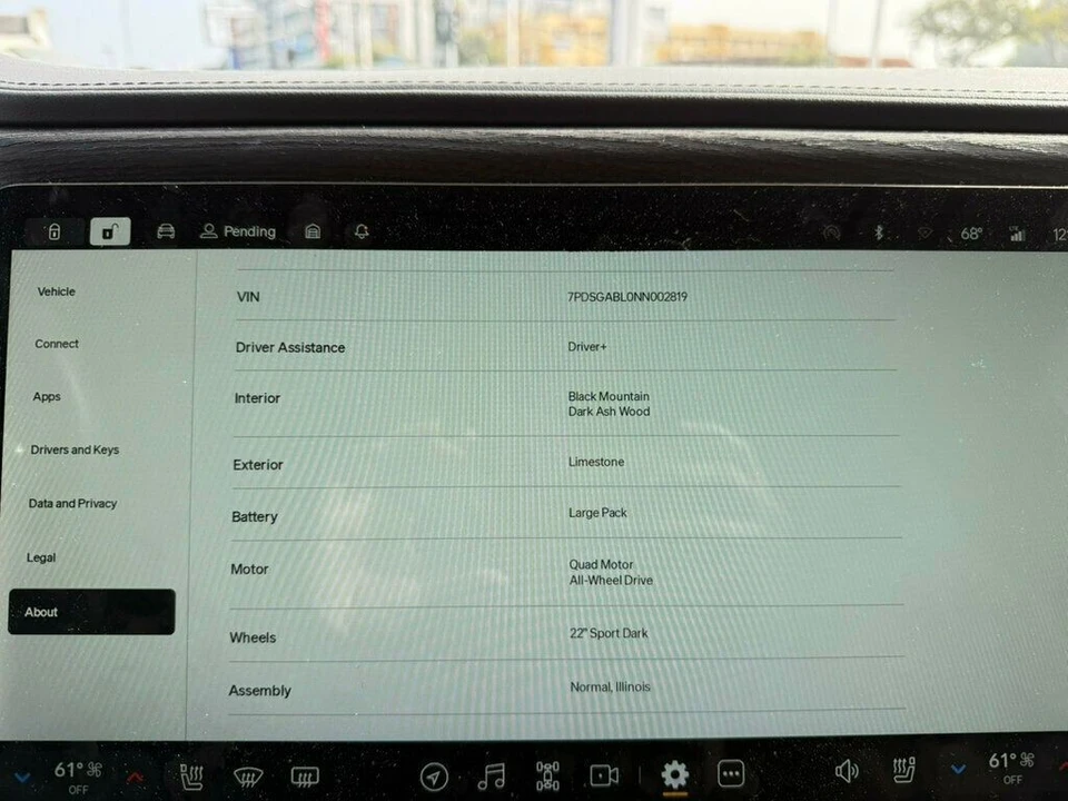 2022 Rivian R1S - Image 15 of 21