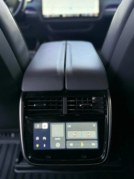 2022 Rivian R1S - Image 19 of 21