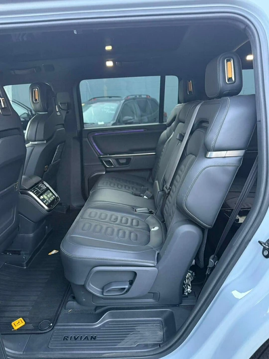 2022 Rivian R1S - Image 7 of 21