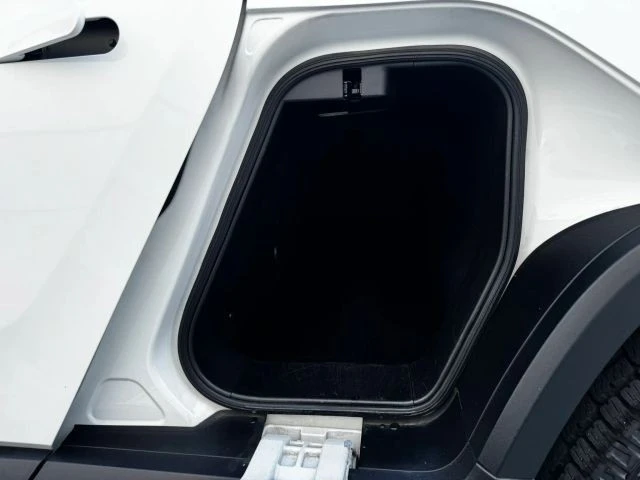 2022 Rivian R1T - Image 18 of 21