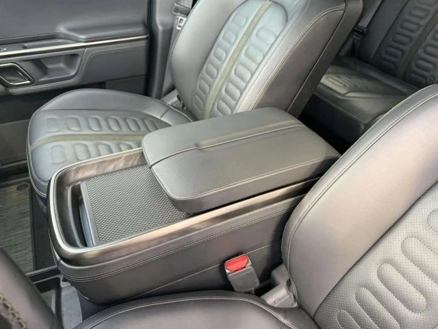 2022 Rivian R1T - Image 18 of 21