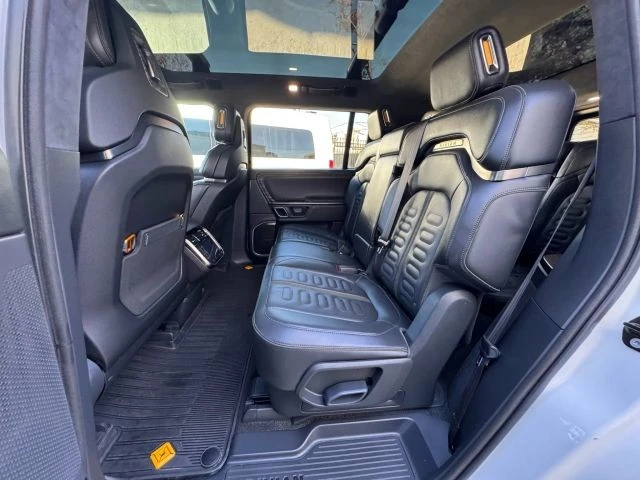 2022 Rivian R1S - Image 18 of 21