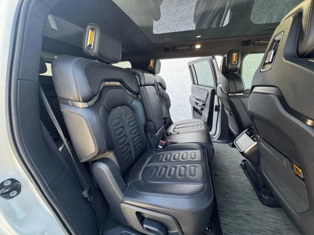 2022 Rivian R1S - Image 18 of 21