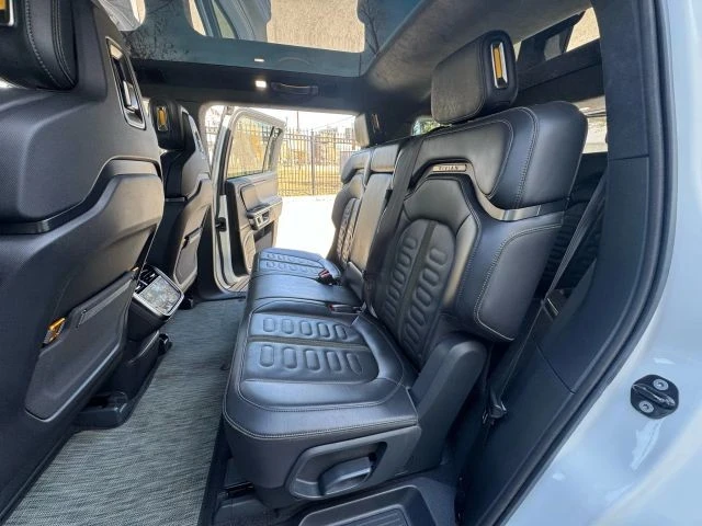 2022 Rivian R1S - Image 15 of 21