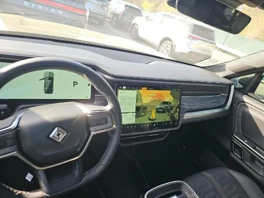 2022 Rivian R1S - Image 5 of 7