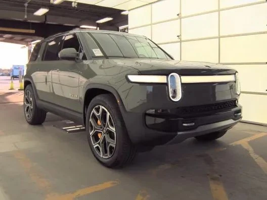 2022 Rivian R1S - Image 2 of 7