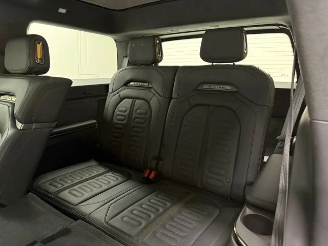 2022 Rivian R1S - Image 17 of 21