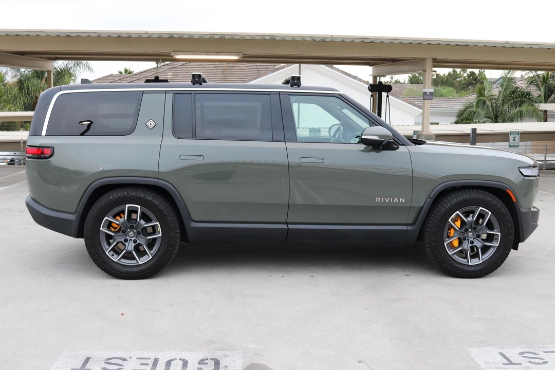 2022 Rivian R1S - Image 15 of 21