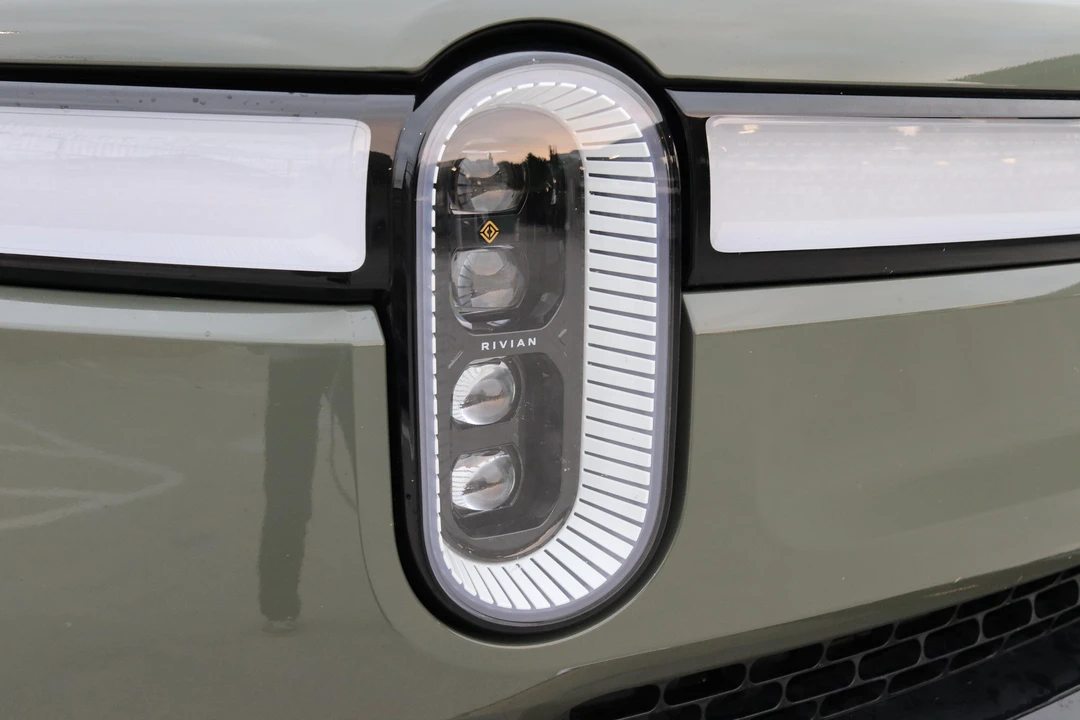 2022 Rivian R1S - Image 18 of 21
