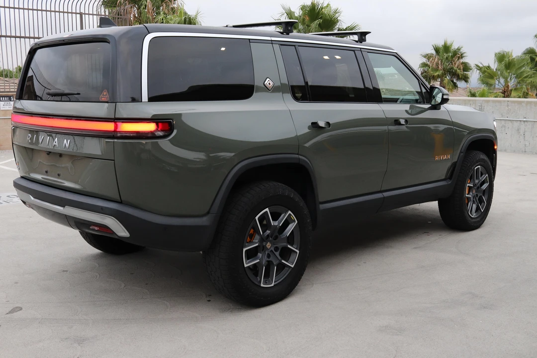 2022 Rivian R1S - Image 13 of 21