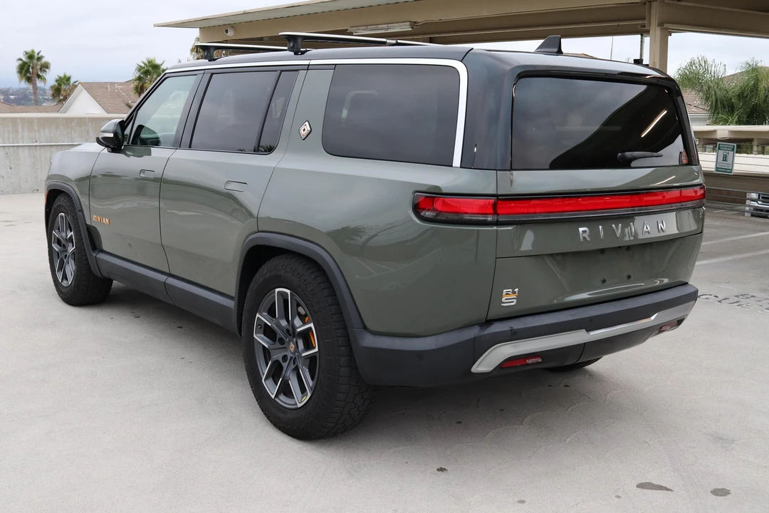 2022 Rivian R1S - Image 10 of 21