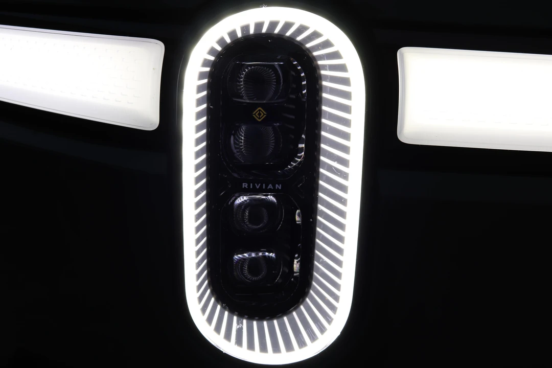 2022 Rivian R1S - Image 19 of 21