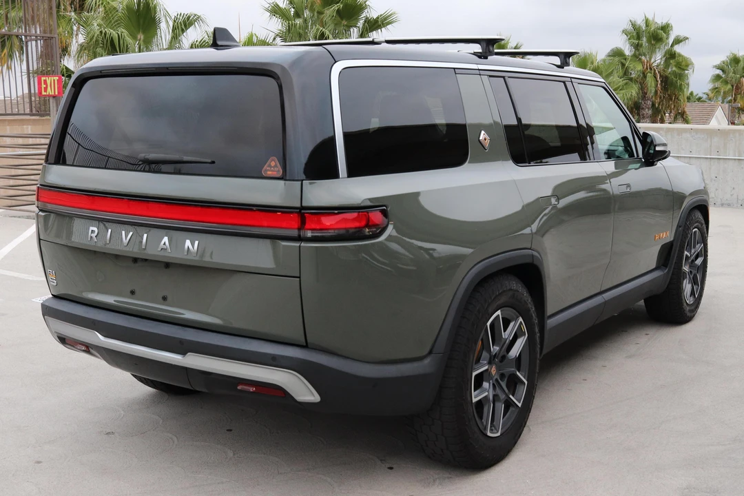 2022 Rivian R1S - Image 4 of 21
