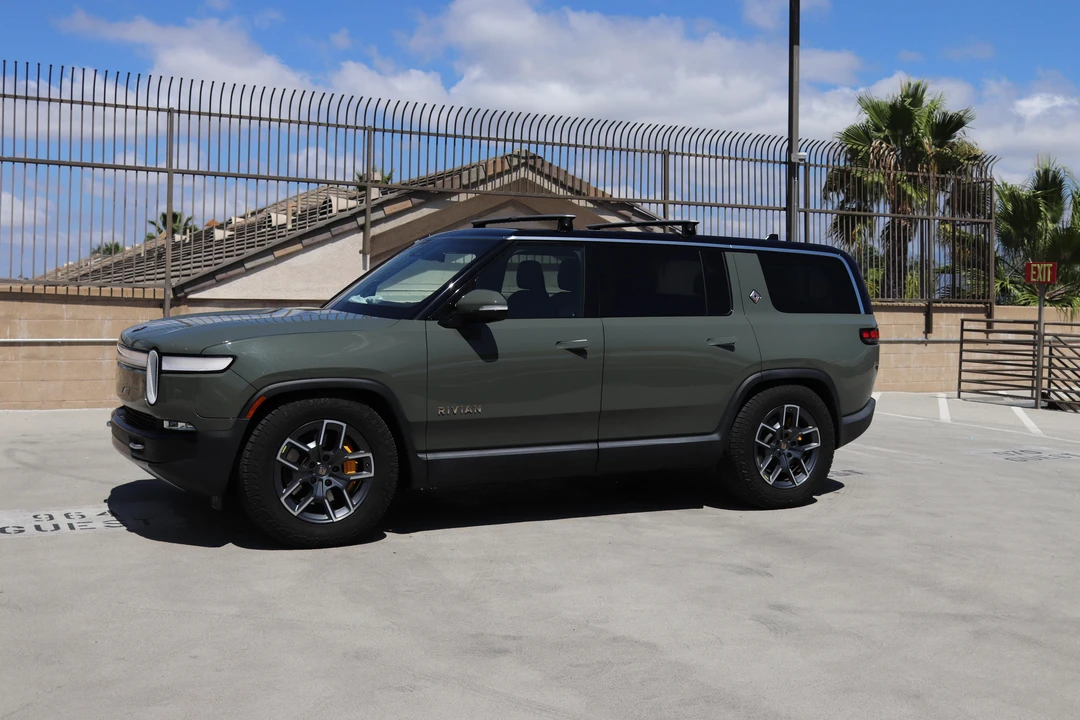 2022 Rivian R1S - Image 9 of 21