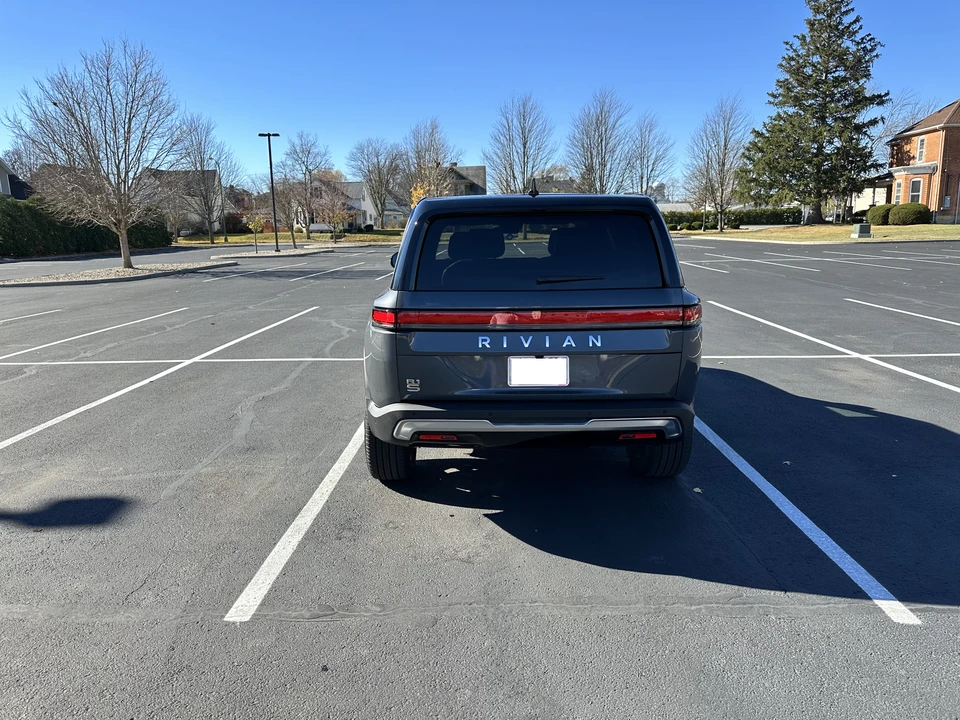 2022 Rivian R1S - Image 11 of 31