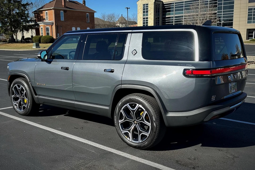 2022 Rivian R1S - Image 4 of 31