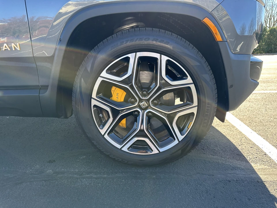 2022 Rivian R1S - Image 28 of 31