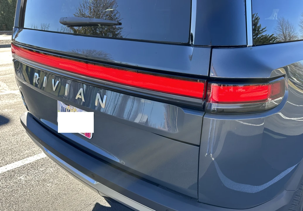 2022 Rivian R1S - Image 24 of 31