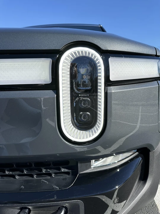 2022 Rivian R1S - Image 17 of 31