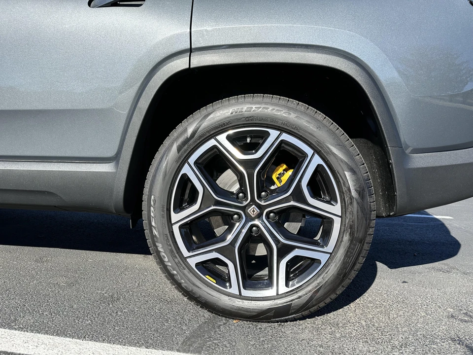 2022 Rivian R1S - Image 26 of 31