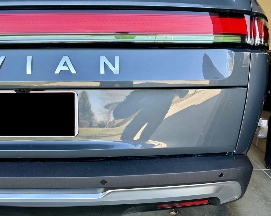 2022 Rivian R1S - Image 23 of 31