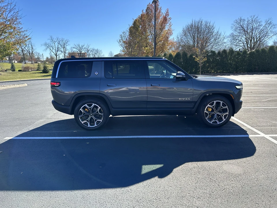 2022 Rivian R1S - Image 14 of 31