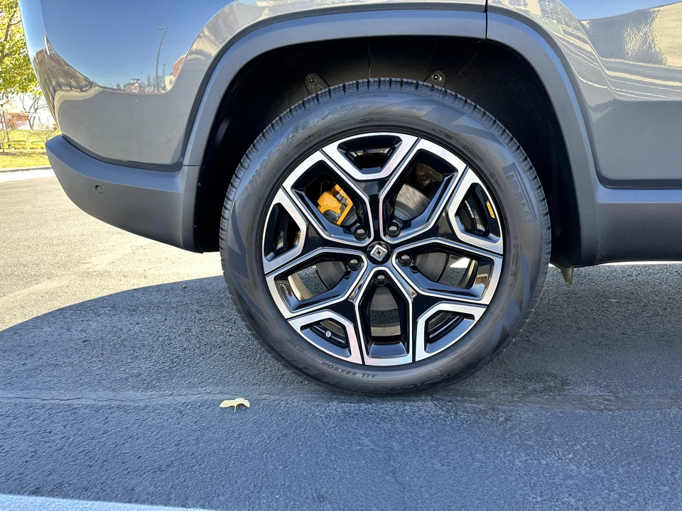 2022 Rivian R1S - Image 27 of 31