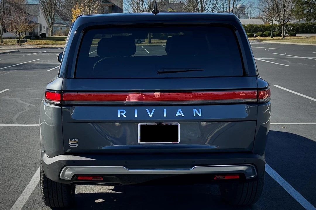 2022 Rivian R1S - Image 5 of 31