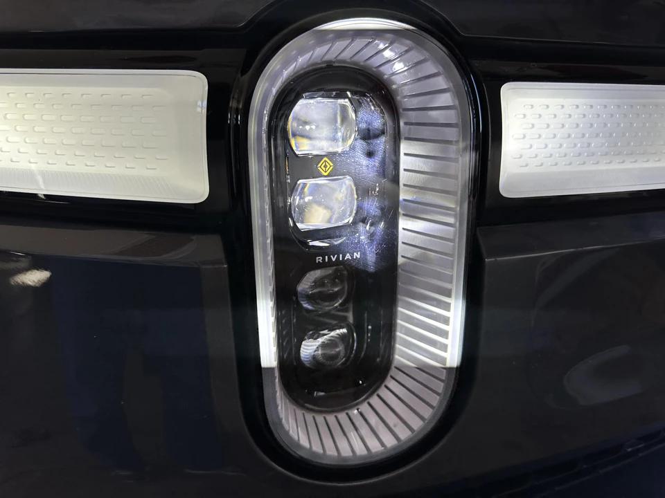 2022 Rivian R1S - Image 16 of 31