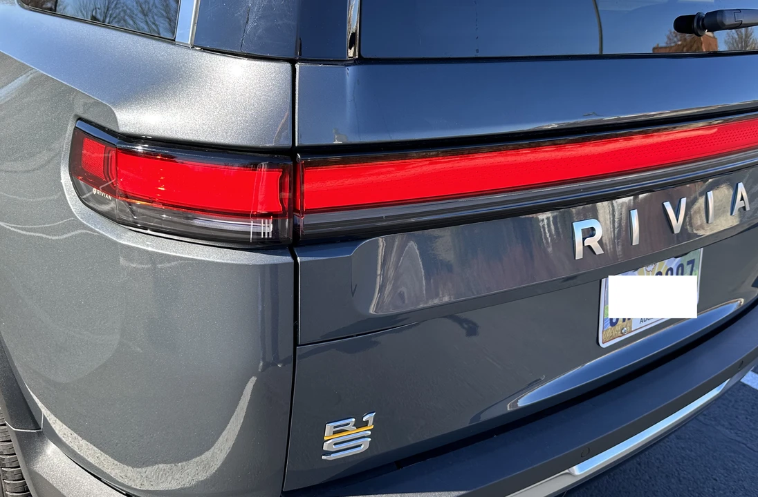 2022 Rivian R1S - Image 19 of 31