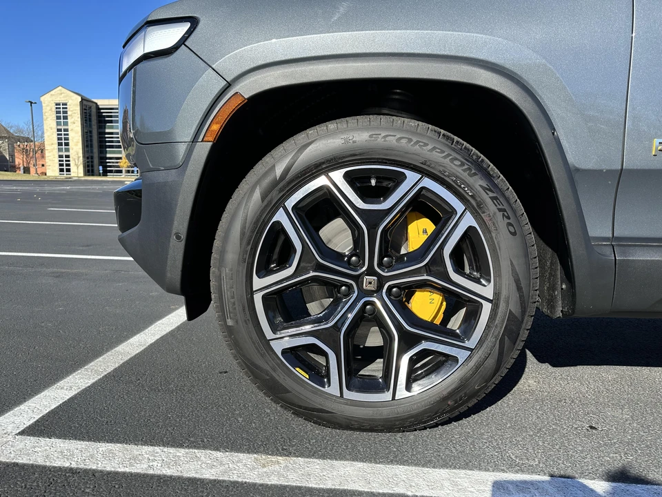 2022 Rivian R1S - Image 25 of 31