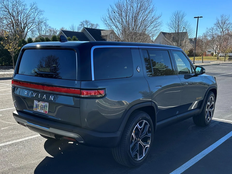 2022 Rivian R1S - Image 13 of 31