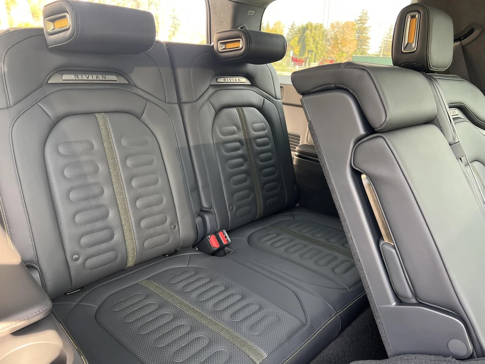 2022 Rivian R1S - Image 30 of 31