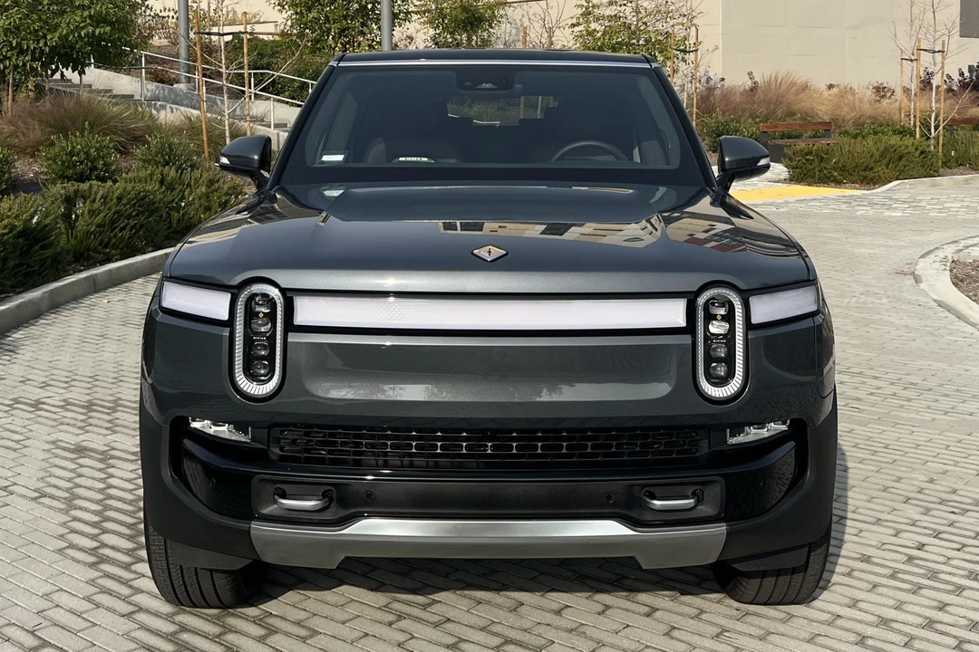 2022 Rivian R1S - Image 2 of 31