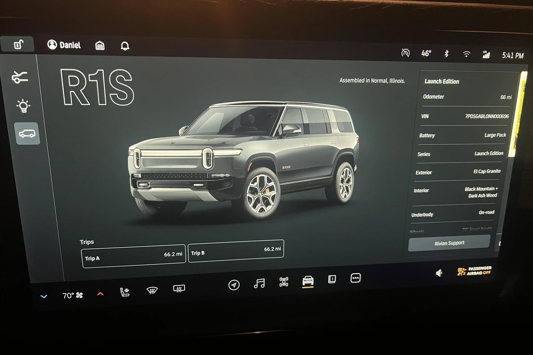 2022 Rivian R1S - Image 25 of 31