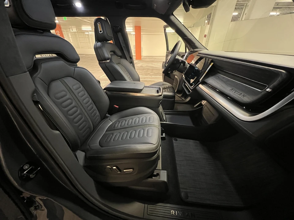 2022 Rivian R1S - Image 27 of 31