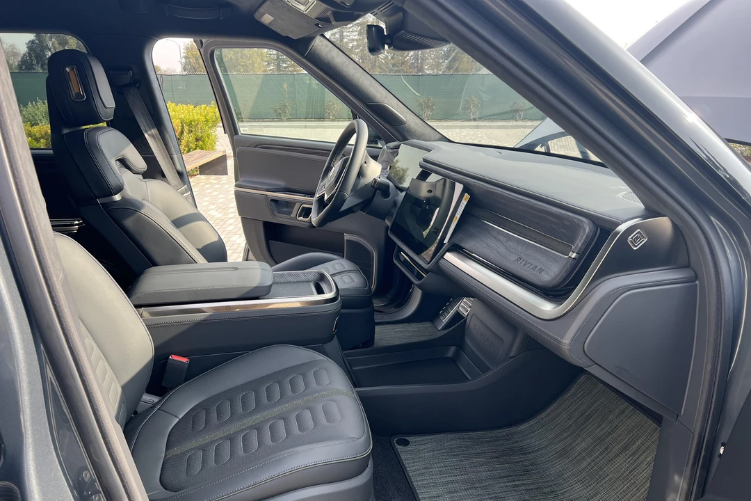 2022 Rivian R1S - Image 23 of 31