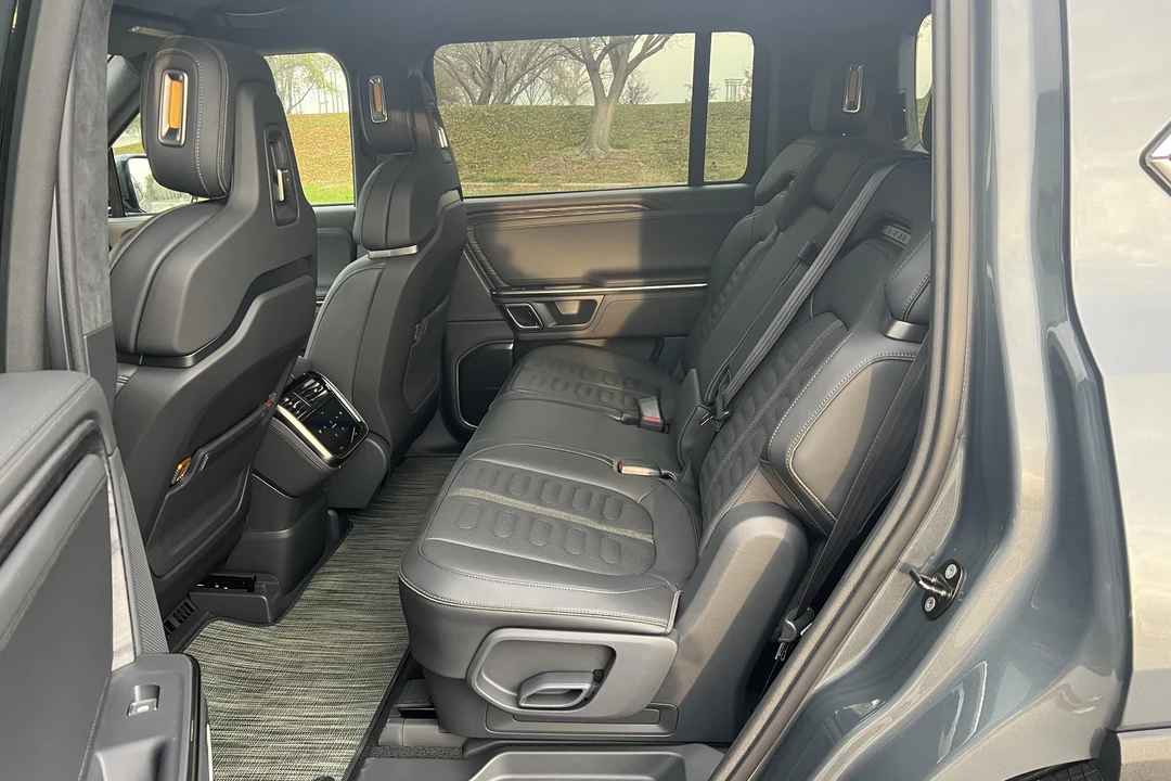 2022 Rivian R1S - Image 24 of 31