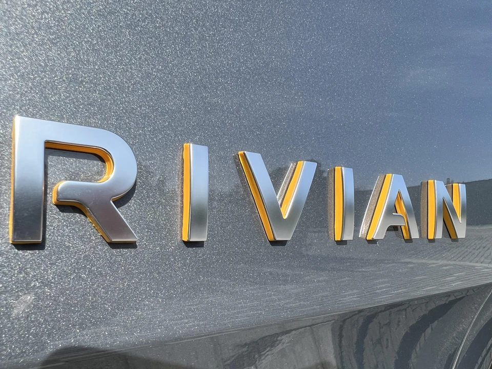 2022 Rivian R1S - Image 14 of 31