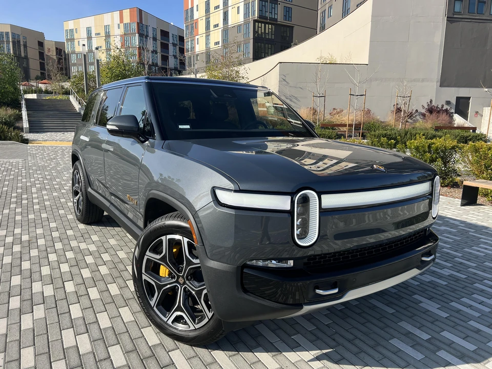 2022 Rivian R1S - Image 12 of 31