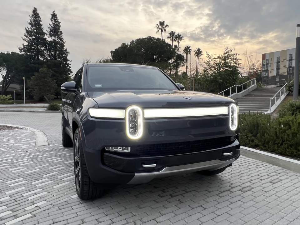 2022 Rivian R1S - Image 6 of 31