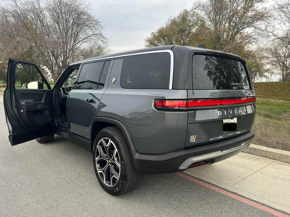 2022 Rivian R1S - Image 8 of 31