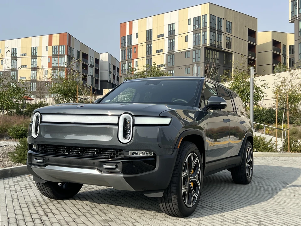 2022 Rivian R1S - Image 7 of 31