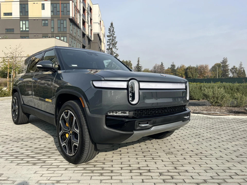 2022 Rivian R1S - Image 11 of 31